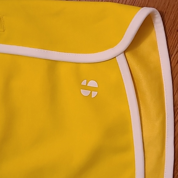 SPORTS ILLUSTRATED WOMEN'S YELLOW SHORTS ELASTIC WAISTBAND SIZE SMALL - Picture 3 of 11